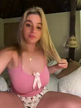 Snapshot of oriana_zoeee chatting on March 21, 6:05 am oriana zoeee online show from March 21, 6:05 am