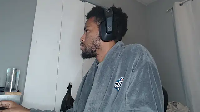 Snapshot of ChrisVacher chatting on December 16, 6:10 am ChrisVacher online show from December 16, 6:10 am