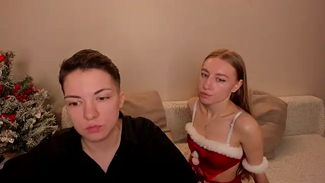 Snapshot of secret_dreams__ chatting on January 1, 2:20 pm secret dreams online show from January 1, 2:20 pm