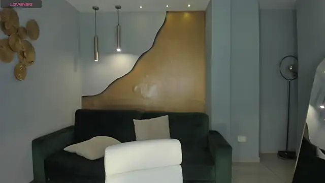 NiaHolland online show from October 11, 5:55 pm