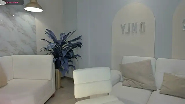 NiaHolland online show from February 15, 10:50 pm