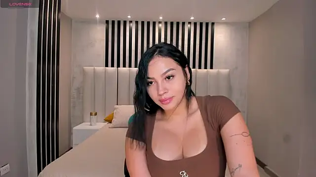 Snapshot of MollyJones_ chatting on July 6, 7:16 pm MollyJones online show from July 6, 7:16 pm