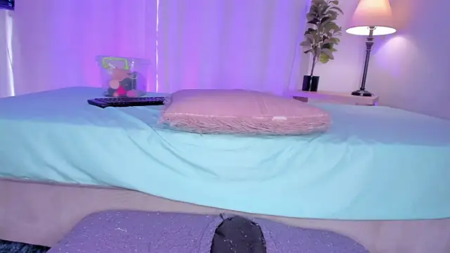 hot booty  online show from February 15, 8:33 pm