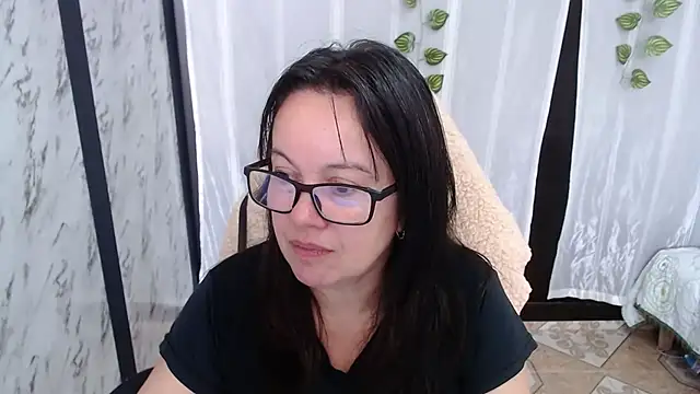 Snapshot of Sonialorens_ chatting on March 1, 4:33 pm Sonialorens  online show from March 1, 4:33 pm