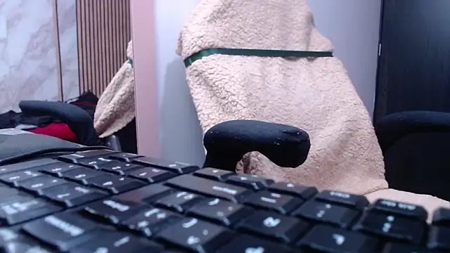 Sonialorens  online show from November 8, 11:47 pm