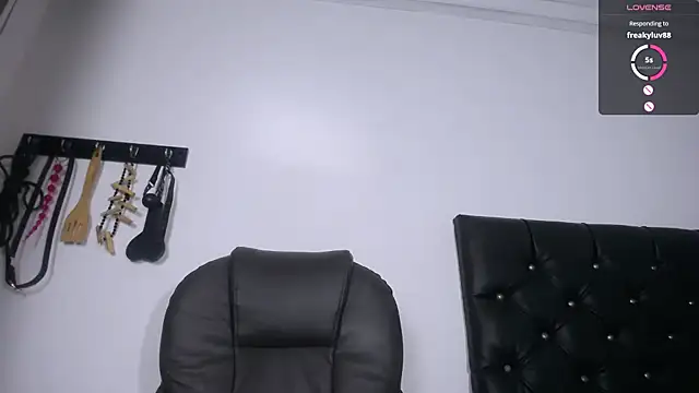 Snapshot of alejandraluxt chatting on February 23, 5:45 am alejandraluxt online show from February 23, 5:45 am