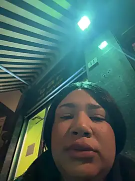 Snapshot of IamSashaLuv chatting on December 17, 5:57 am IamSashaLuv online show from December 17, 5:57 am