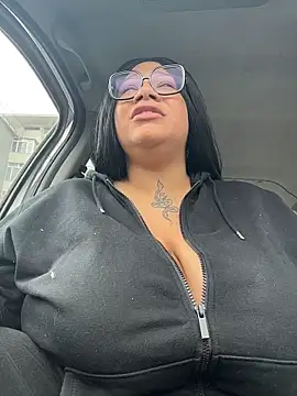 Snapshot of IamSashaLuv chatting on December 18, 10:54 am IamSashaLuv online show from December 18, 10:54 am