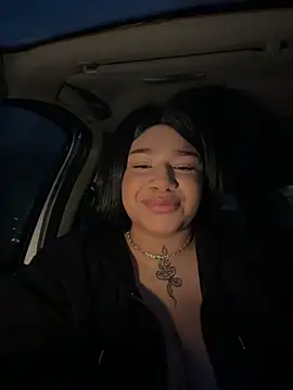 Snapshot of IamSashaLuv chatting on December 23, 6:44 am IamSashaLuv online show from December 23, 6:44 am