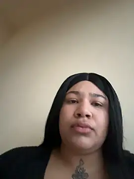 Snapshot of IamSashaLuv chatting on February 1, 6:45 am IamSashaLuv online show from February 1, 6:45 am