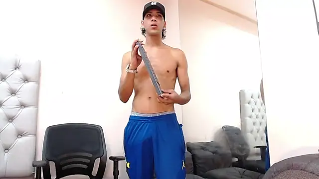 Snapshot of Robert_Kingg chatting on May 23, 4:44 pm Robert Kingg online show from May 23, 4:44 pm