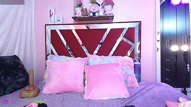 Snapshot of Foxy_Megan chatting on February 11, 11:10 am Foxy Megan online show from February 11, 11:10 am