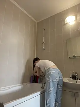 MaryHiggins online show from April 12, 8:30 am