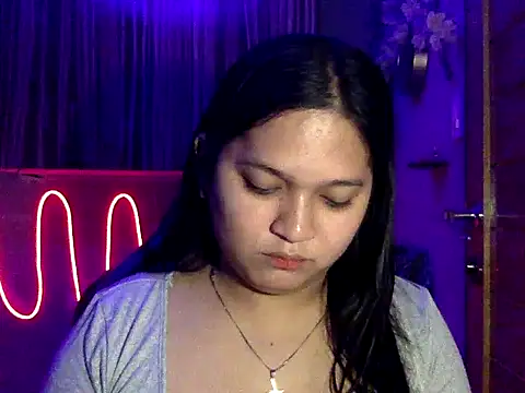 Snapshot of EmpressYna chatting on October 18, 11:00 am EmpressYna online show from October 18, 11:00 am