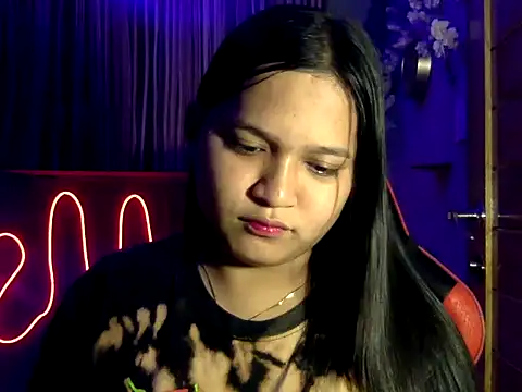 Snapshot of EmpressYna chatting on November 4, 8:35 am EmpressYna online show from November 4, 8:35 am