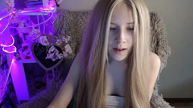 Snapshot of sarakaell chatting on September 12, 2:11 am sarakaell online show from September 12, 2:11 am