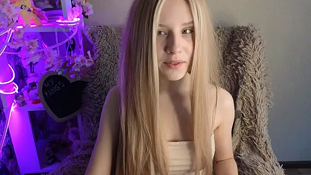 Snapshot of sarakaell chatting on October 13, 2:44 am sarakaell online show from October 13, 2:44 am