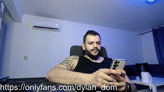 dyllan dom  online show from March 12, 11:11 pm