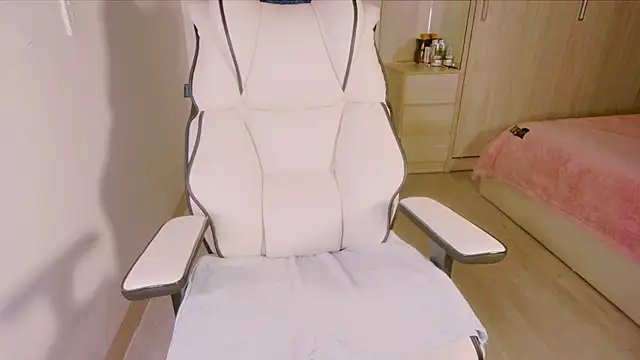 Snapshot of Girl__Funny chatting on February 9, 1:25 pm Girl  Funny online show from February 9, 1:25 pm