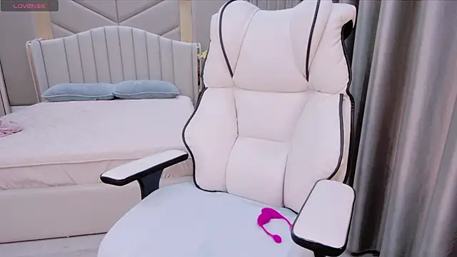 Snapshot of Girl__Funny chatting on March 20, 1:48 pm Girl  Funny online show from March 20, 1:48 pm