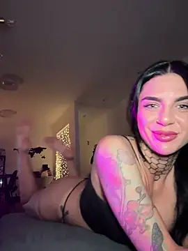 Snapshot of LexiCoco chatting on December 8, 6:22 am LexiCoco online show from December 8, 6:22 am