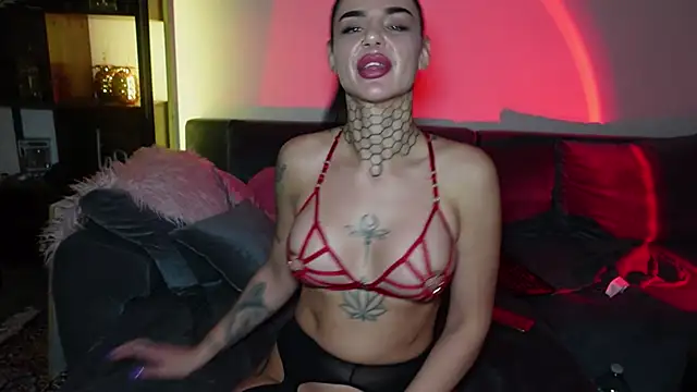 Snapshot of LexiCoco chatting on January 16, 6:59 pm LexiCoco online show from January 16, 6:59 pm