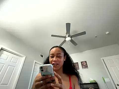 Snapshot of RylHoneyy chatting on January 16, 7:29 pm RylHoneyy online show from January 16, 7:29 pm