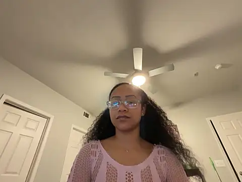 Snapshot of RylHoneyy chatting on February 1, 2:21 am RylHoneyy online show from February 1, 2:21 am