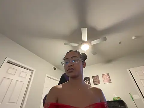 Snapshot of RylHoneyy chatting on February 7, 1:37 pm RylHoneyy online show from February 7, 1:37 pm