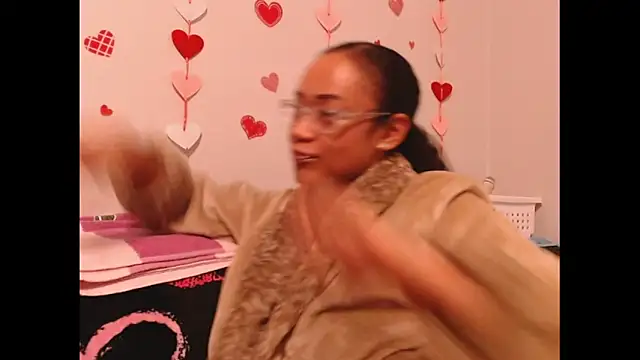 Snapshot of RylHoneyy chatting on February 15, 7:51 am RylHoneyy online show from February 15, 7:51 am