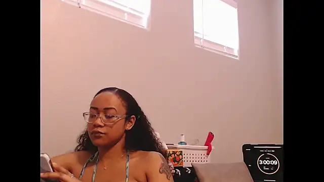 Snapshot of RylHoneyy chatting on February 19, 8:05 pm RylHoneyy online show from February 19, 8:05 pm