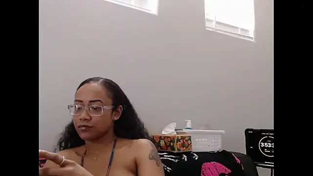 Snapshot of RylHoneyy chatting on February 22, 7:56 pm RylHoneyy online show from February 22, 7:56 pm