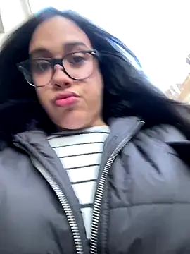 WHAAATTTTTTTTTT online show from December 18, 2:23 pm