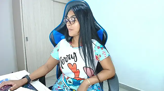 Snapshot of sophiax-x chatting on December 25, 9:22 pm sophiax-x online show from December 25, 9:22 pm