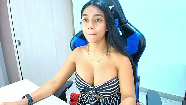 Snapshot of sophiax-x chatting on October 14, 2:40 pm sophiax-x online show from October 14, 2:40 pm