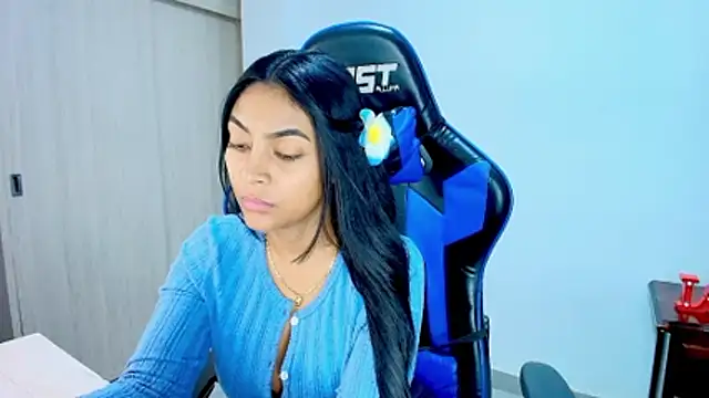 sophiax-x online show from December 18, 11:05 am