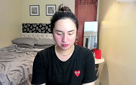 Snapshot of Sexysafarahh chatting on May 13, 12:46 pm Sexysafarahh online show from May 13, 12:46 pm