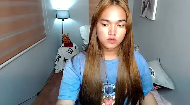 Snapshot of MoaningKylie chatting on December 8, 9:30 pm MoaningKylie online show from December 8, 9:30 pm