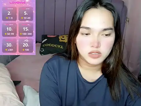 Snapshot of MoaningKylie chatting on February 10, 4:27 am MoaningKylie online show from February 10, 4:27 am