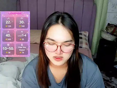 Snapshot of MoaningKylie chatting on February 21, 2:18 pm MoaningKylie online show from February 21, 2:18 pm