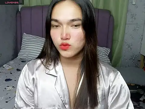 Snapshot of MoaningKylie chatting on April 13, 1:05 pm MoaningKylie online show from April 13, 1:05 pm