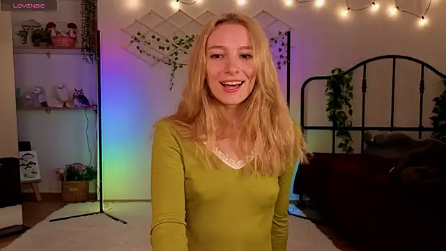 Snapshot of berrry_girl chatting on May 29, 5:27 am berrry girl online show from May 29, 5:27 am