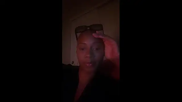 Snapshot of HoneyDripHer chatting on November 16, 12:16 am HoneyDripHer online show from November 16, 12:16 am