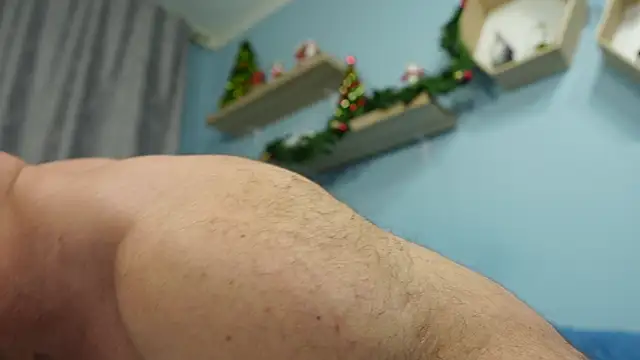 Snapshot of Muscle_Bear chatting on January 11, 7:49 am Muscle Bear online show from January 11, 7:49 am