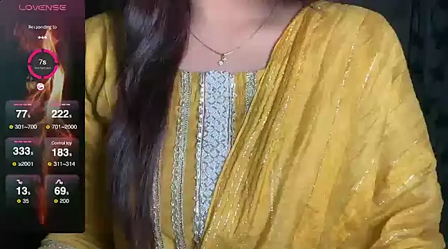 Snapshot of Sizzling__ZAARA chatting on December 22, 6:39 am Sizzling ZAARA online show from December 22, 6:39 am