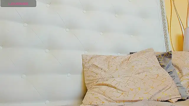 karissia online show from March 3, 8:49 am