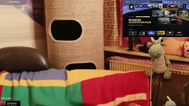 Snapshot of GamerGirl_Eve chatting on February 8, 6:22 pm GamerGirl Eve online show from February 8, 6:22 pm