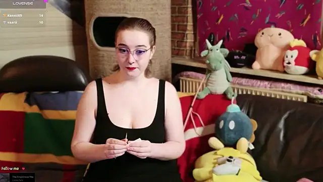 Snapshot of GamerGirl_Eve chatting on February 14, 7:32 pm GamerGirl Eve online show from February 14, 7:32 pm