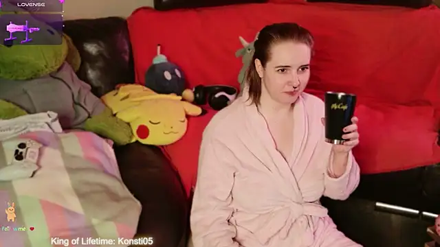 Snapshot of GamerGirl_Eve chatting on April 7, 5:57 pm GamerGirl Eve online show from April 7, 5:57 pm