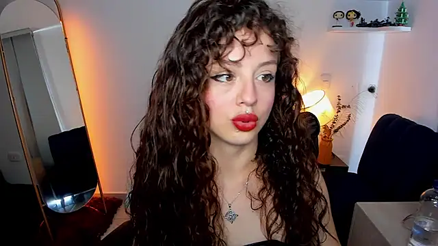 Cassandra Caiin online show from March 30, 7:15 pm